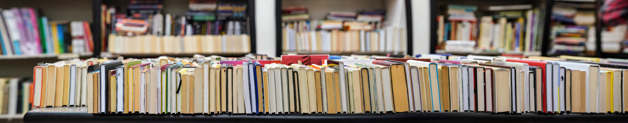 La planéité des livres, qu’ils soient à couverture rigide – Un design épuré. • Solidus • Your circular packaging partner