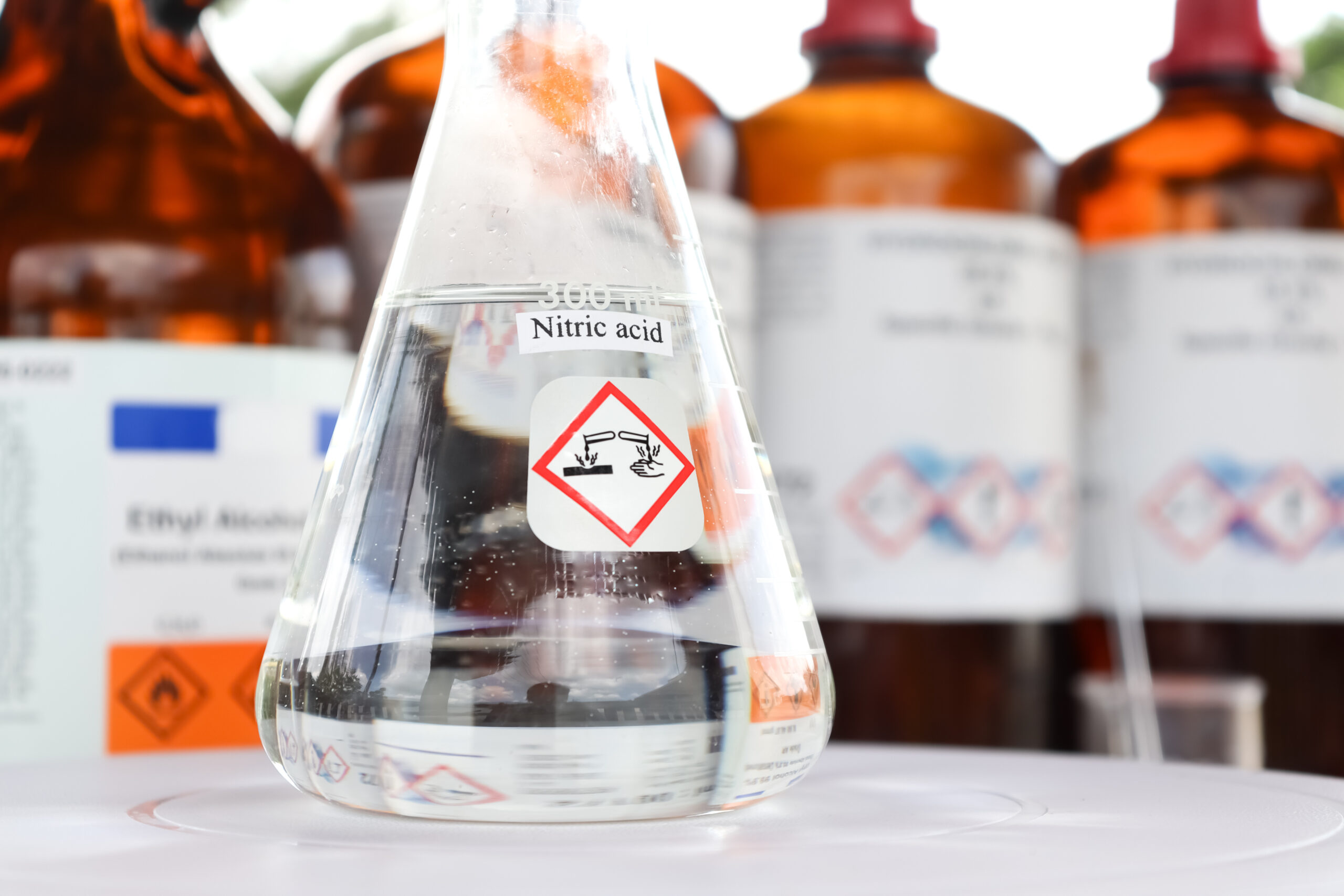 Hoogwaardige printopties voor etiketten van chemische oplossingen in een laboratorium • Solidus