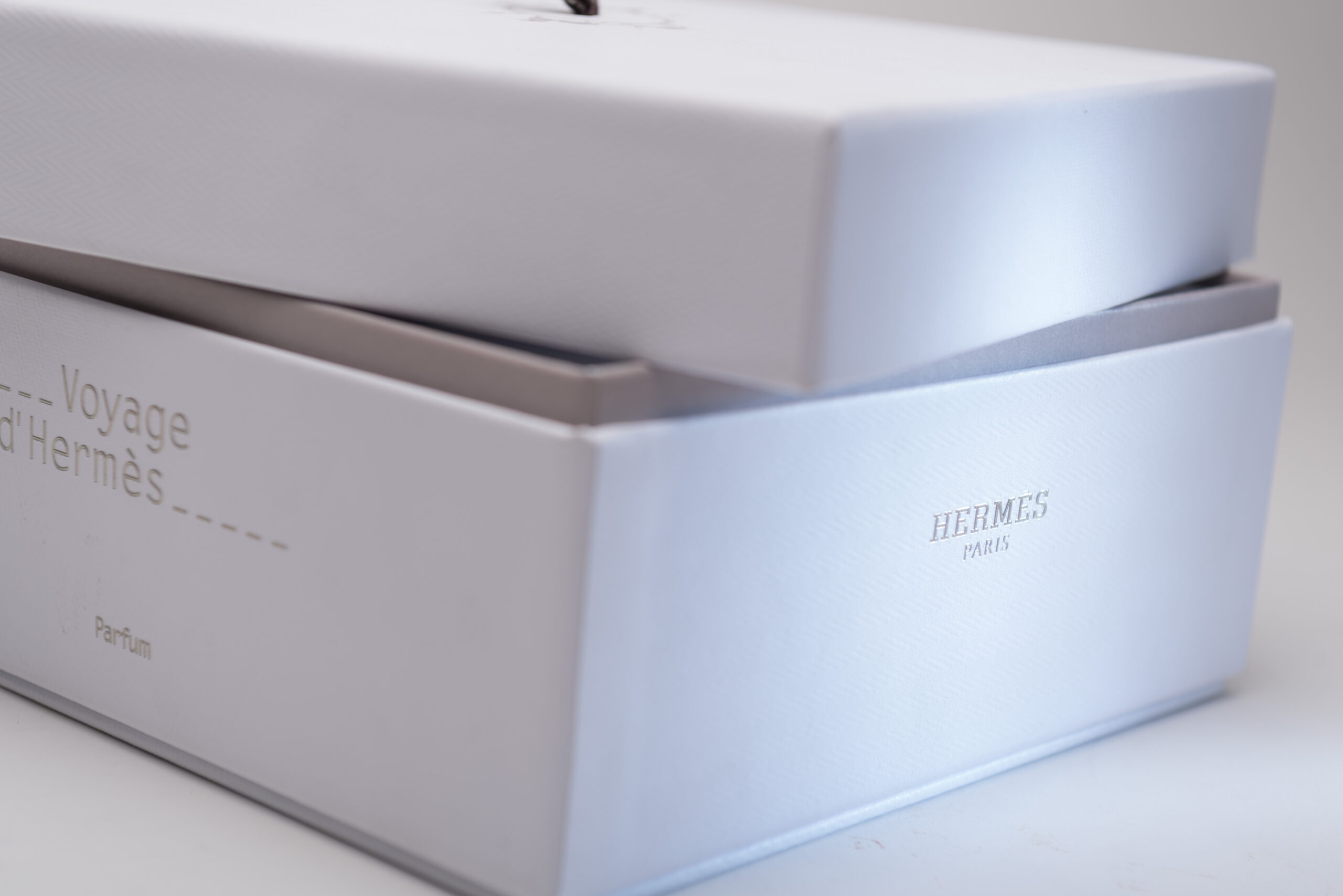 Envases blancos elegantes de cartón compacto para marcas de lujo • Solidus
