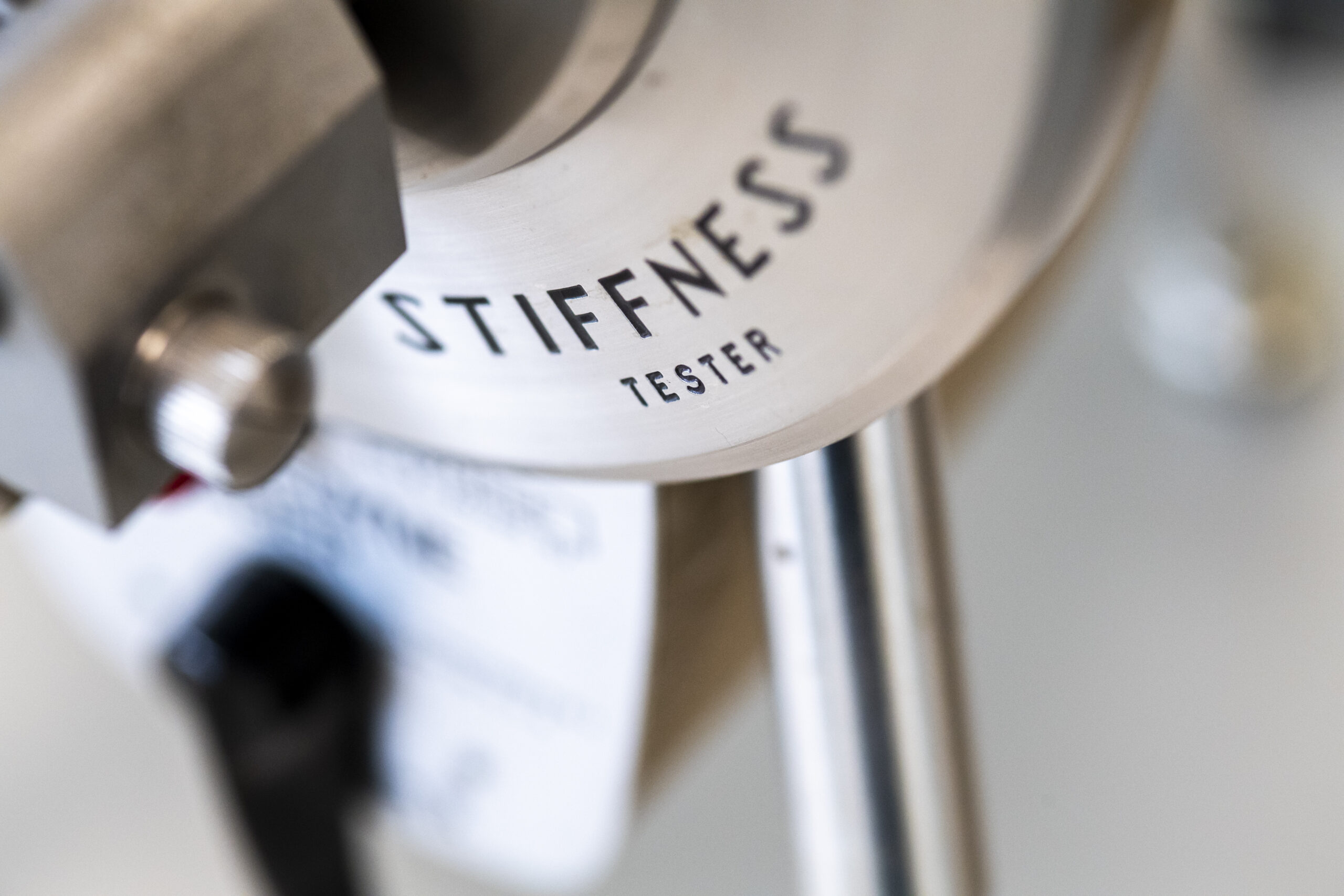 High stiffness tester for solid board packaging • Solidus