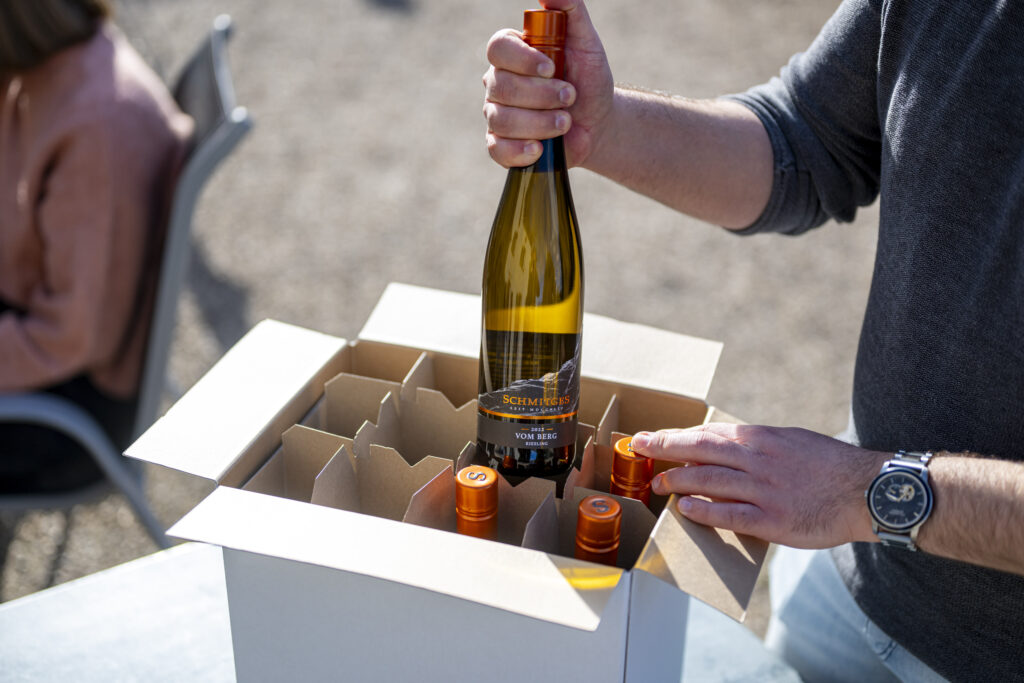 partitions wine bottles