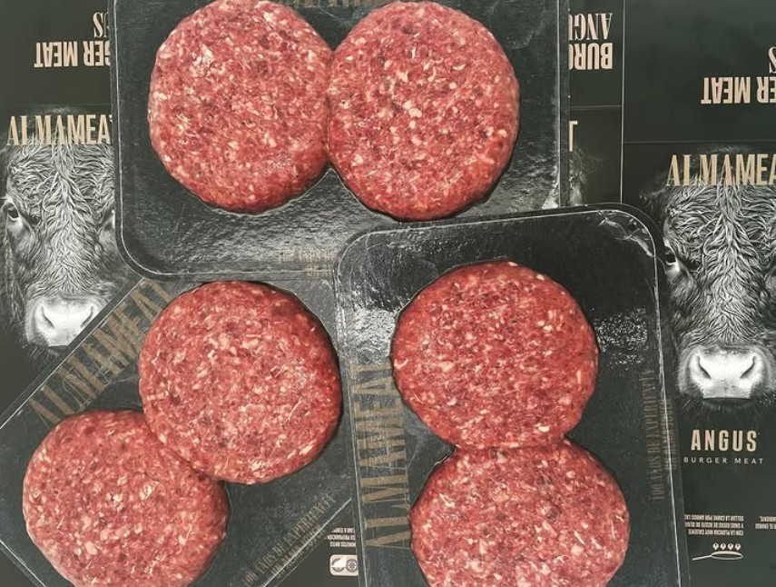Hamburgers d'Angus Almameat emballés dans la solution skin en carton Solidus